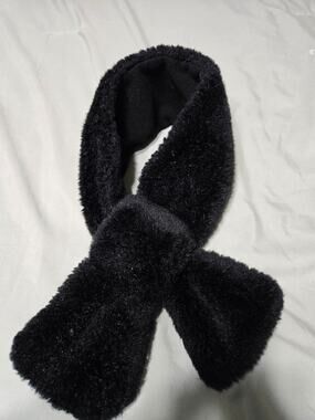 Unknown brand women's black scarf